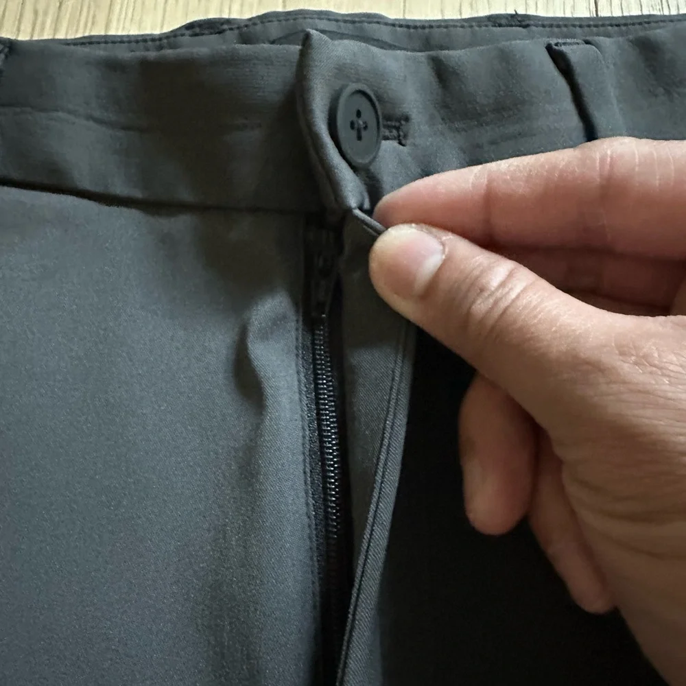 Theory Grey Ascend Tech Shorts Size 30 - Picture 7 of 8